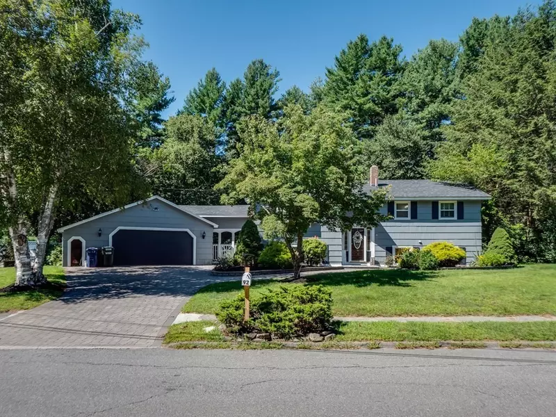 92 Patricia Ln, Dracut, MA 01826