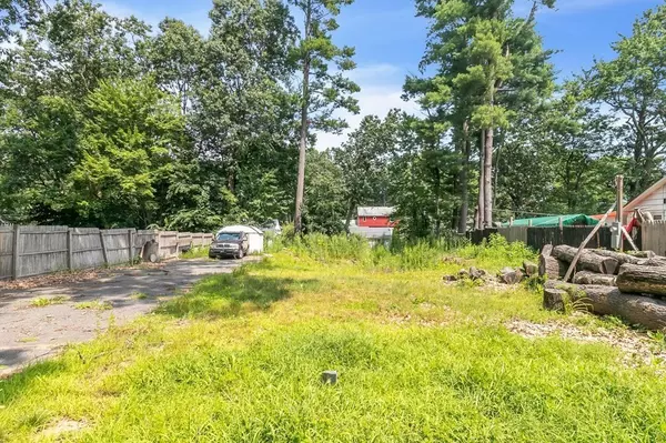 Southwick, MA 01077,9 Wood St