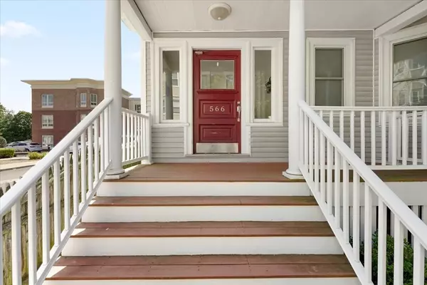 Brookline, MA 02467,566 Heath St #3