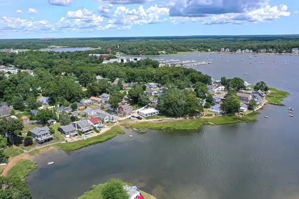 28 Pinehurst Drive, Wareham, MA 02571