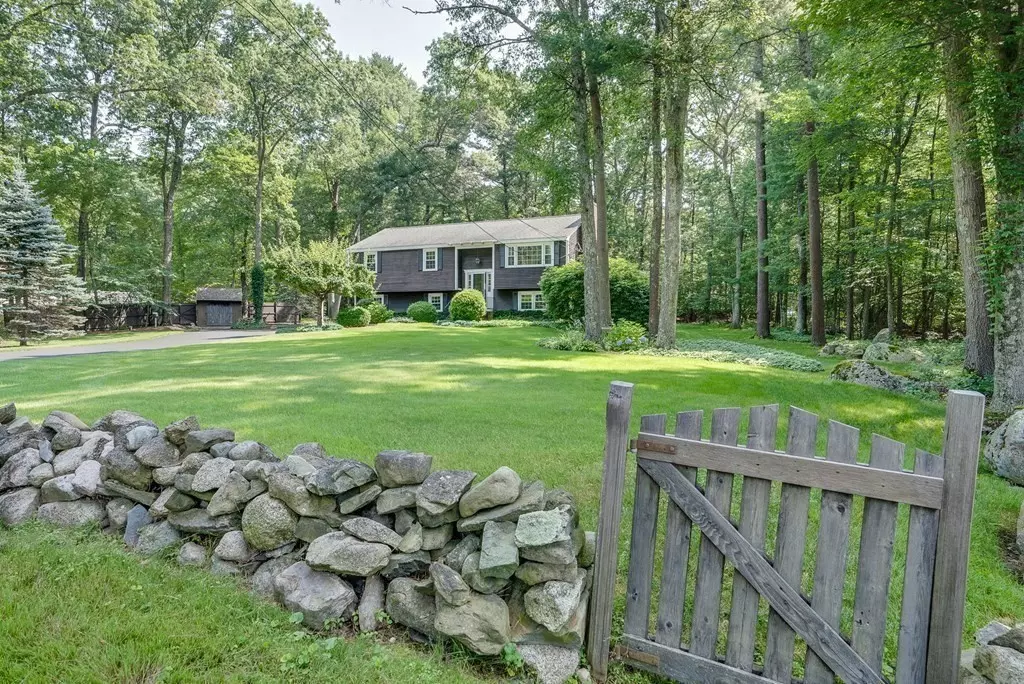 Norton, MA 02766,233 Oak St