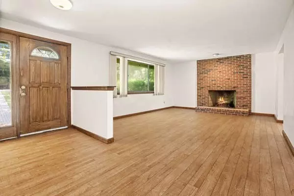 Weston, MA 02493,33 Hobbs Brook Rd