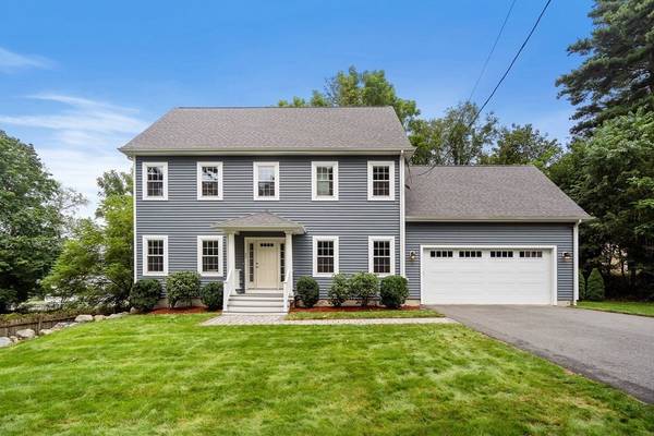 33 Lakewood Dr, Stoughton, MA 02072