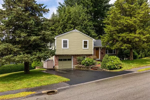 86 Longwood Ter, Norwood, MA 02062