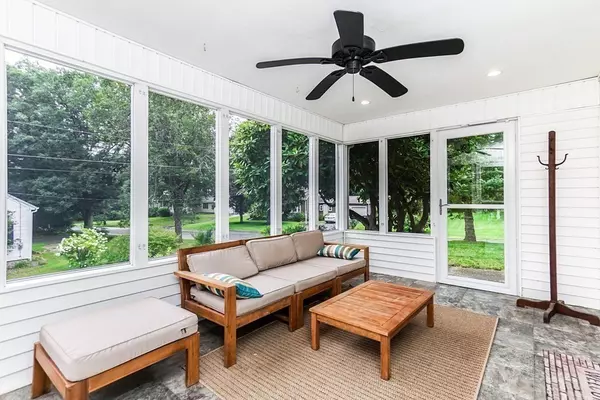 Uxbridge, MA 01569,181 High St