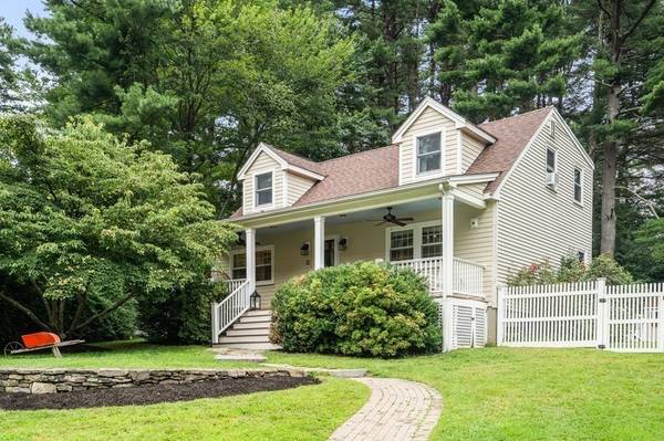 12 Woodbury Road, Southborough, MA 01772