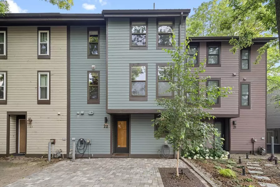 22 Lilac Court, Cambridge, MA 02141