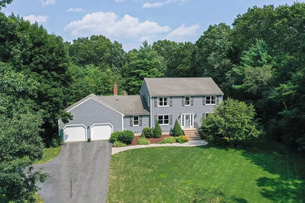 Mendon, MA 01756,2 Pine Needle Rd