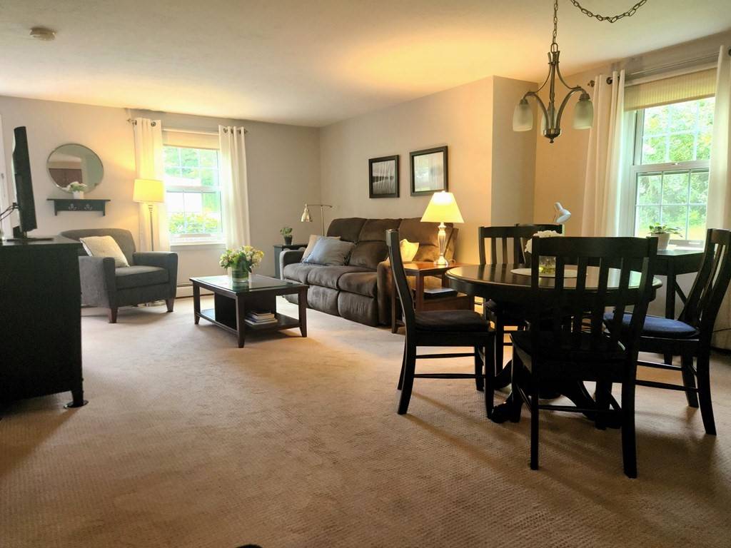 Auburn, MA 01501,8 Tuck Farm Rd #1G