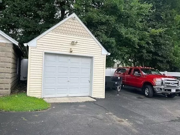 Pittsfield, MA 01201,11 Pleasure Ave