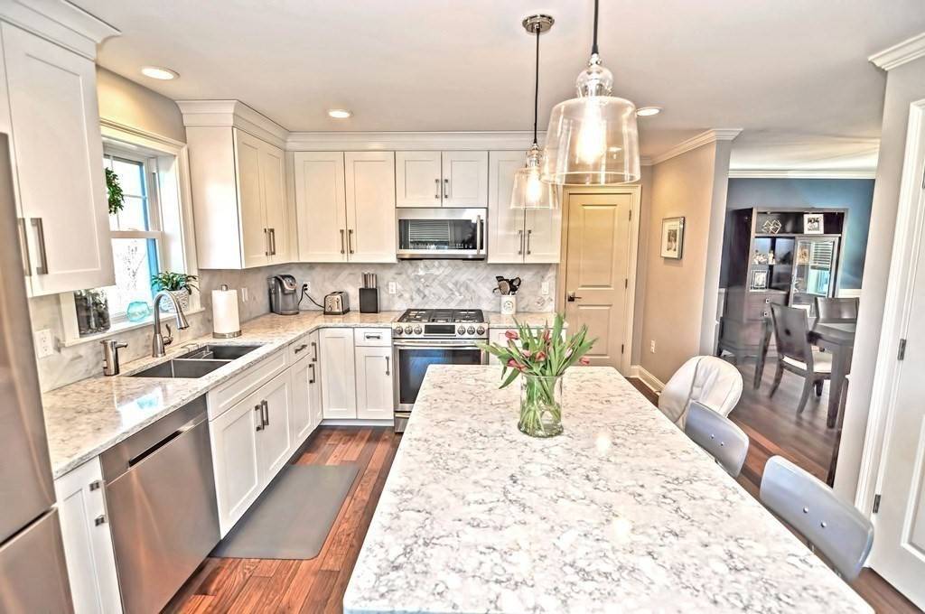 Swansea, MA 02777,186 Locust St