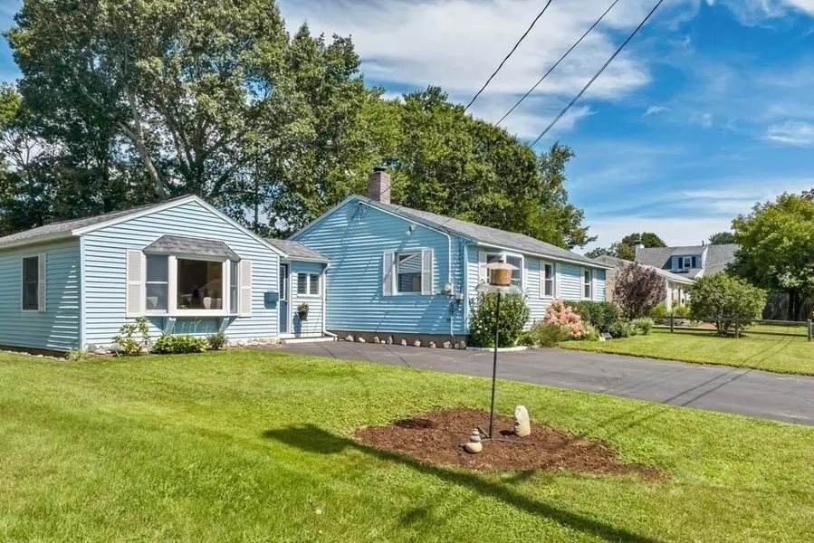 13 Holly Lane, Hampton, NH 03842