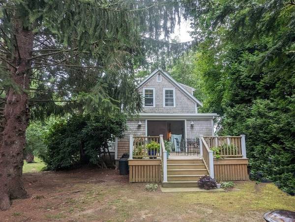 573 Elm St, Dartmouth, MA 02748