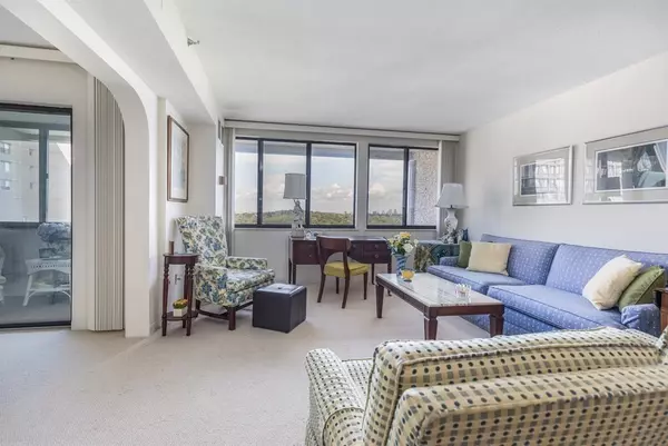 Newton, MA 02467,250 Hammond Pond Pkwy #1405S