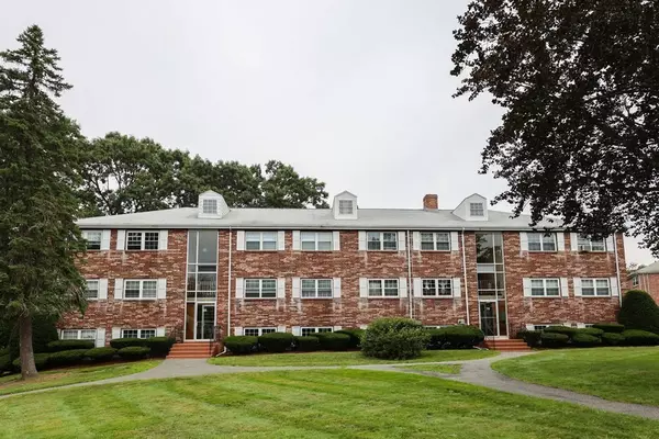 68 Edgelawn Ave #8, North Andover, MA 01845