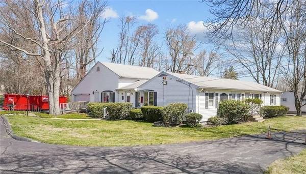 1062 Taunton Ave, Seekonk, MA 02771