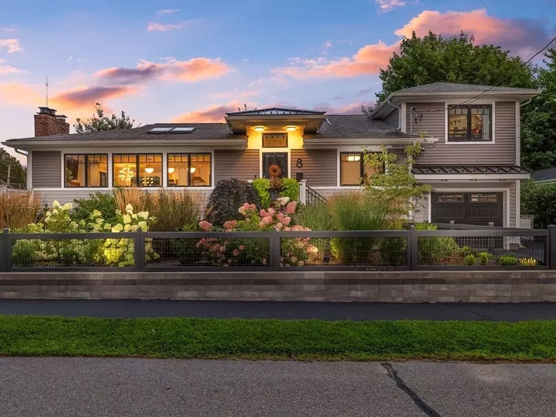 8 Arnold St, Needham, MA 02494