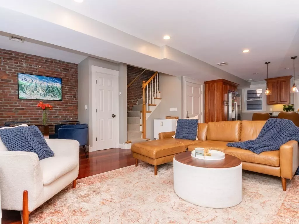 Boston, MA 02128,370 Sumner Street #2