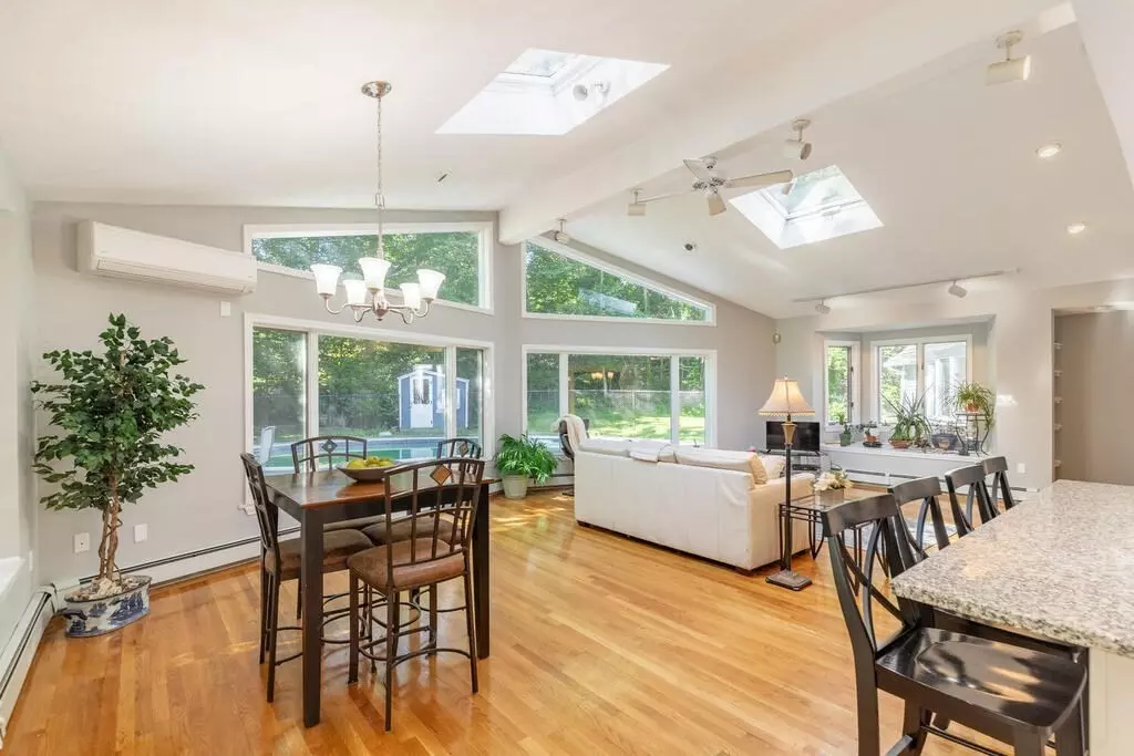 Lynnfield, MA 01940,13 Hart Rd