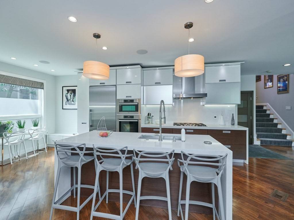 3 Tanglewood Rd #3, Newton, MA 02459