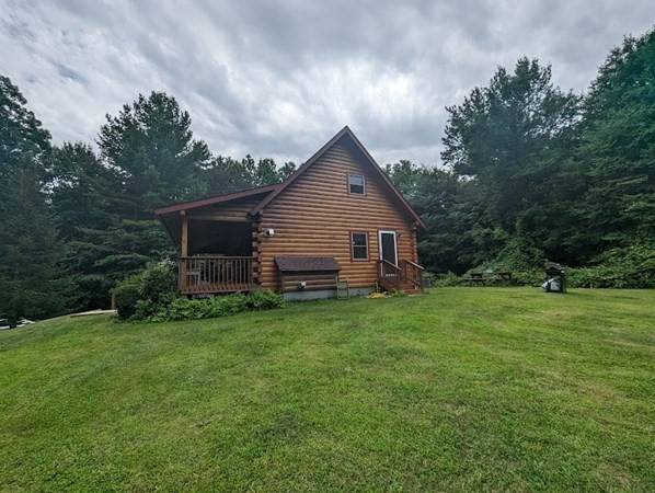 30 Lincoln Point Rd #Log home, Charlton, MA 01507