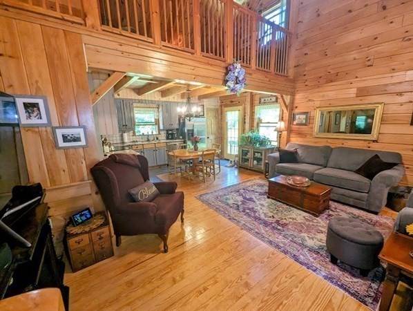 Charlton, MA 01507,30 Lincoln Point Rd #Log home