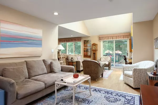 Mashpee, MA 02649,10 Kettle Ln #10