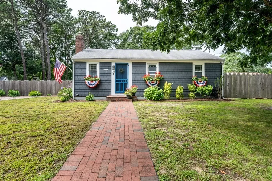 25 Candlewood Ln, Yarmouth, MA 02673