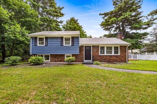 17 Pinetree Rd, Stoughton, MA 02072