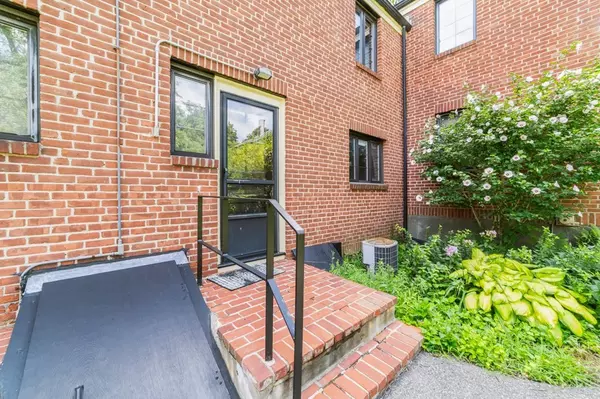 Watertown, MA 02472,81 Pierce Rd #226