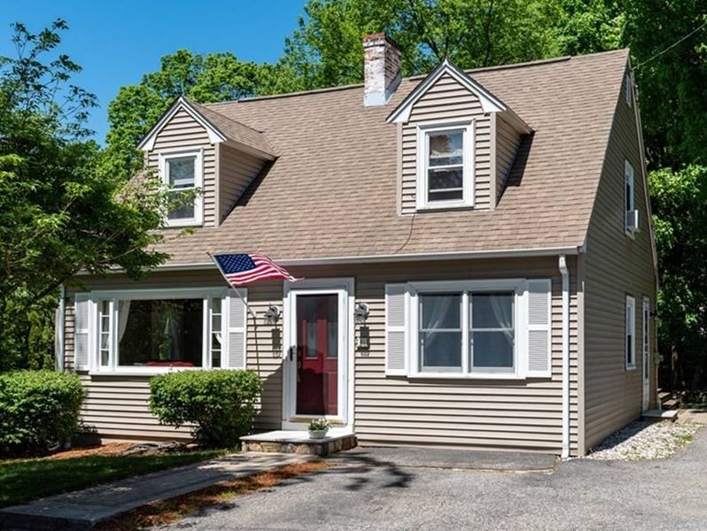 10 E Main St, Southborough, MA 01772