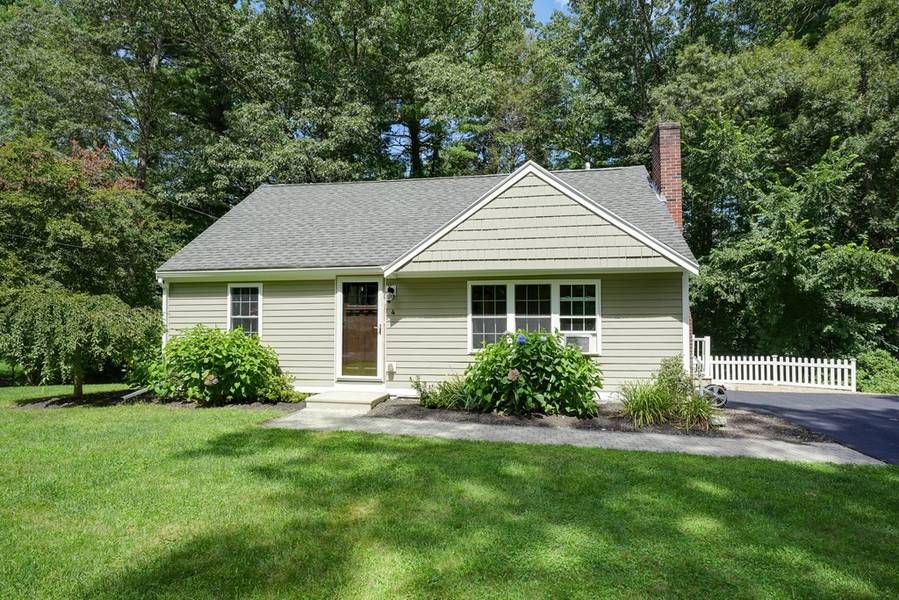 4 Stub Toe Ln, Southborough, MA 01772