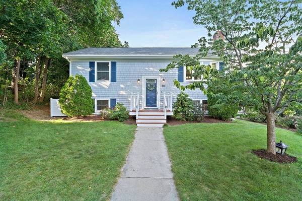 36 Barnstable Rd, Hull, MA 02045