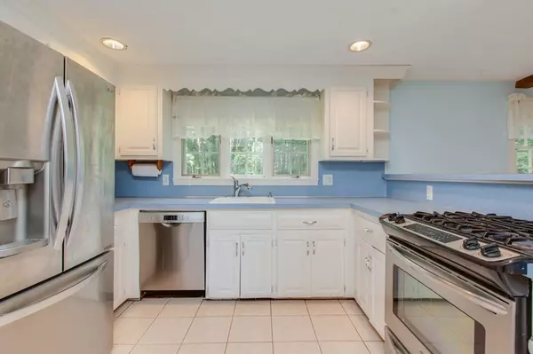 Westford, MA 01886,7 Bobolink Road