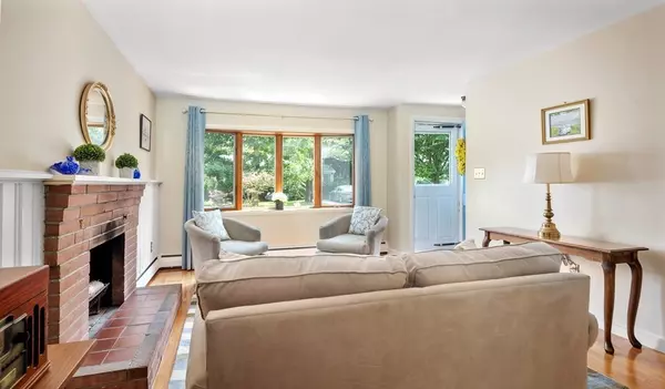 Hingham, MA 02043,10 Marshall Road