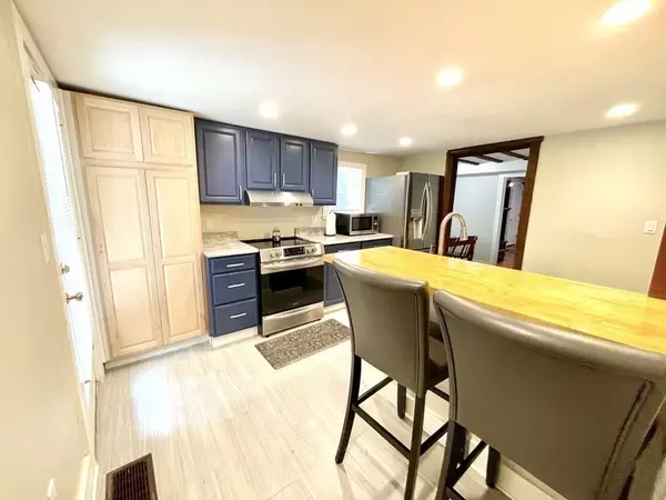 Marblehead, MA 01945,202 Washington St. #1