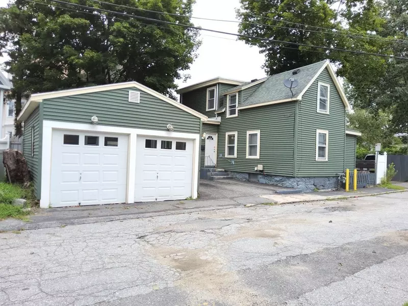 31 Border St, Lawrence, MA 01843