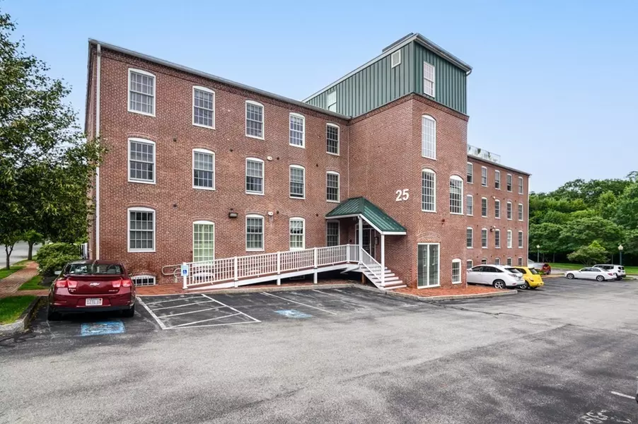 25 Cedar St #12, Amesbury, MA 01913