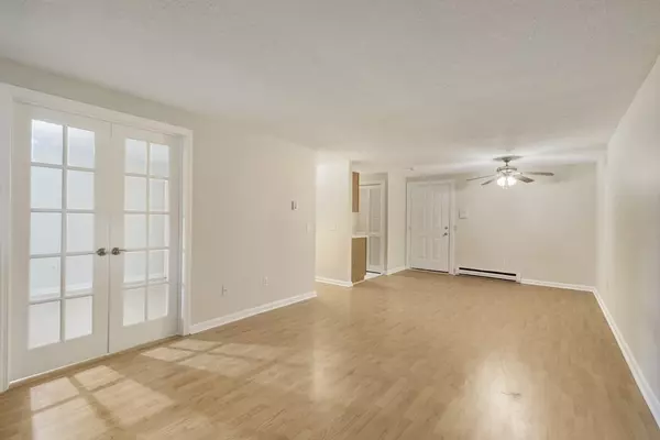 Northbridge, MA 01588,120 Heritage Dr #120