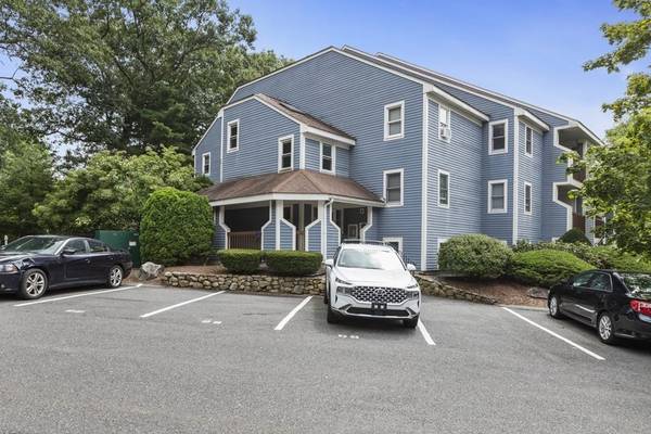 120 Heritage Dr #120, Northbridge, MA 01588