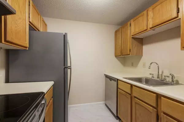 Northbridge, MA 01588,120 Heritage Dr #120