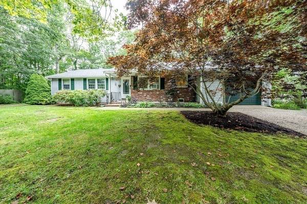 68 Sanddollar Cir, Falmouth, MA 02536