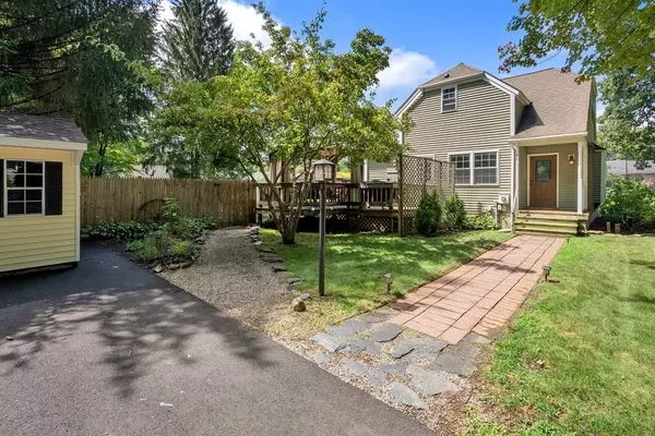 Agawam, MA 01001,79 Poinsetta St