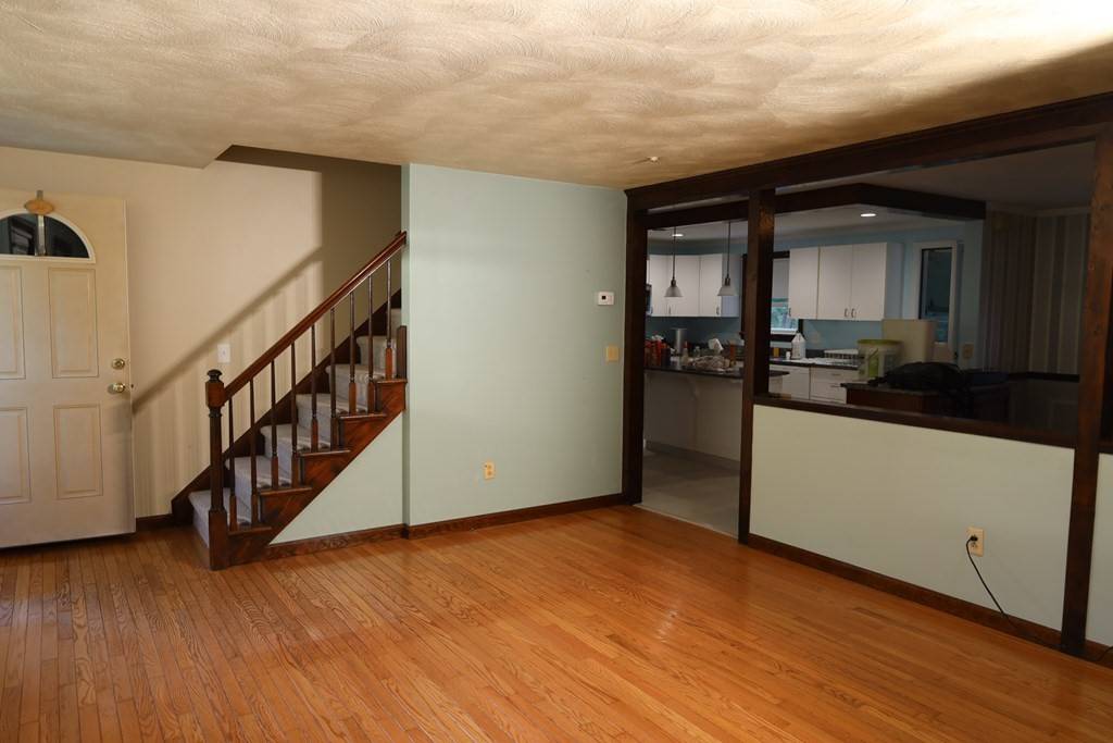 Swansea, MA 02777,738 Sharps Lot Rd