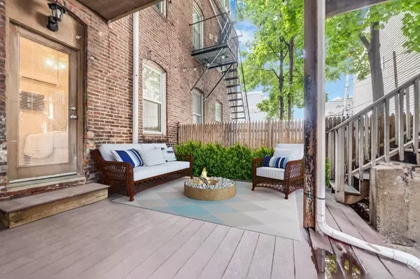 159 I St #1, Boston, MA 02127