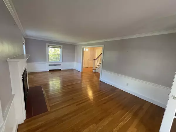 Newton, MA 02458,10 Weldon Rd