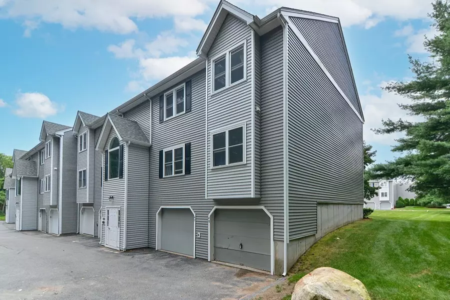 74 Tennis Plaza Rd #48, Dracut, MA 01826