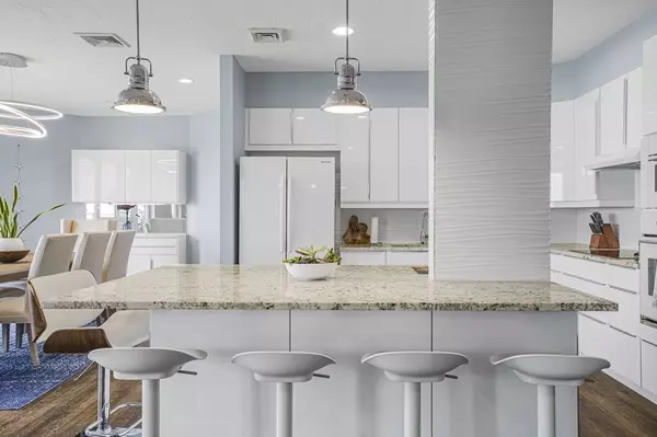 Quincy, MA 02171,1001 Marina Dr #803