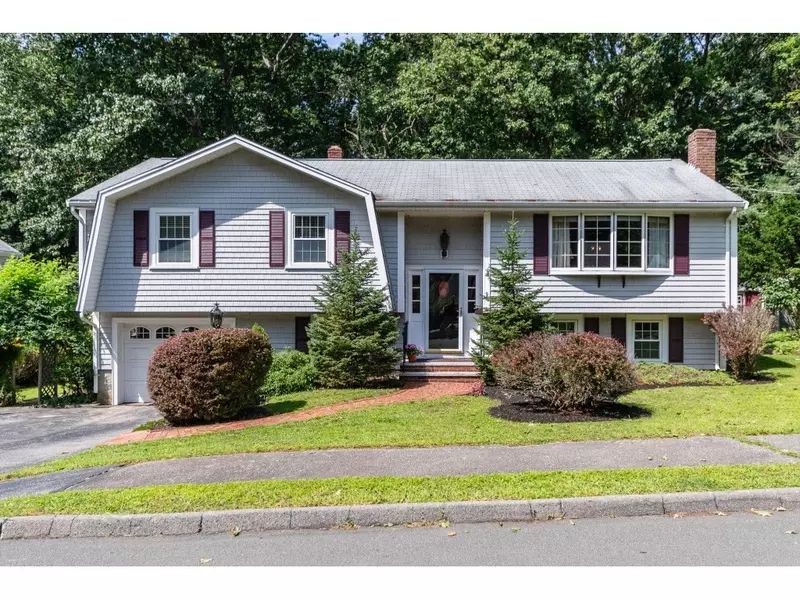 93 Cardinal Ct, Braintree, MA 02184