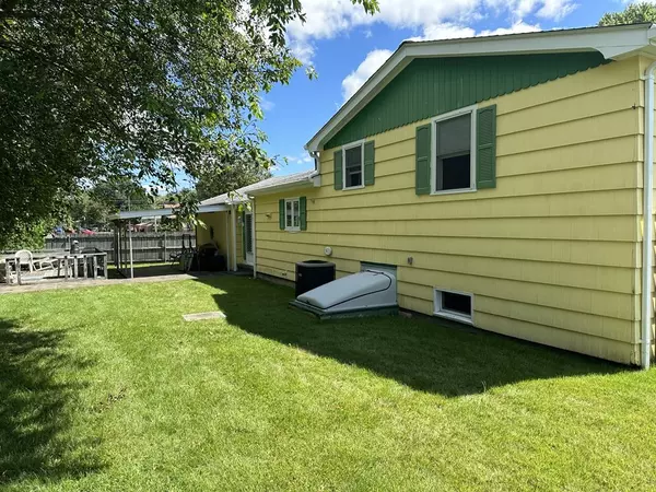 Westport, MA 02790,9 Greenwood Avenue